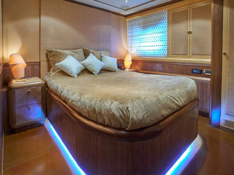 Alquiler Yate de lujo Mangusta con o sin  título de navegación