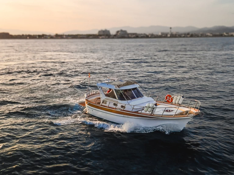 Alquiler de barcos Playa de Aro barato de Sorrento 32 Semi Cabinato
