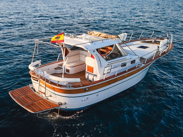 Alquiler de embarcaciones Fratelli Aprea Sorrento 32 Semi Cabinato enPlaya de Aro en Samboat