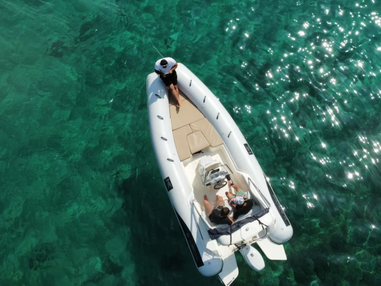 Alquiler de Neumática, con o sin patrón Kardis Porto Rotondo