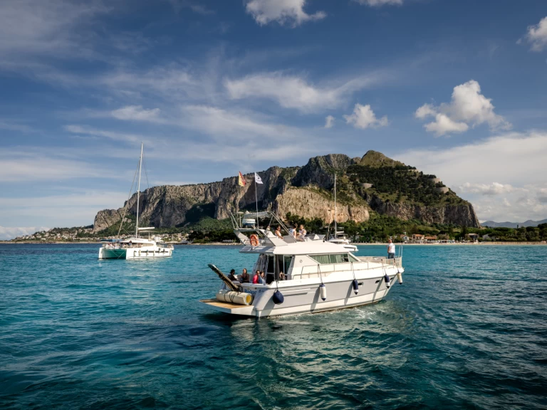 Lancha para alquilar La Cala (porto Palermo) al mejor precio