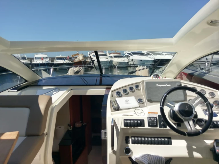 Alquiler de Prestige Prestige 390 S en Juan-les-Pins