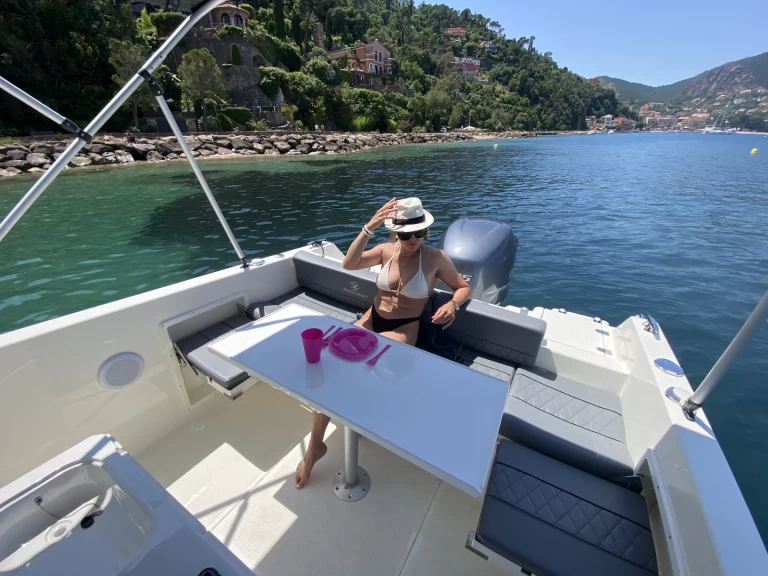 Alquiler de barcos Mandelieu-la-Napoule barato de Pacific craft 750 sun cruiser