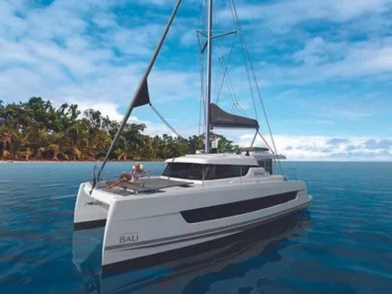Alquiler Catamarán Bali con o sin  título de navegación