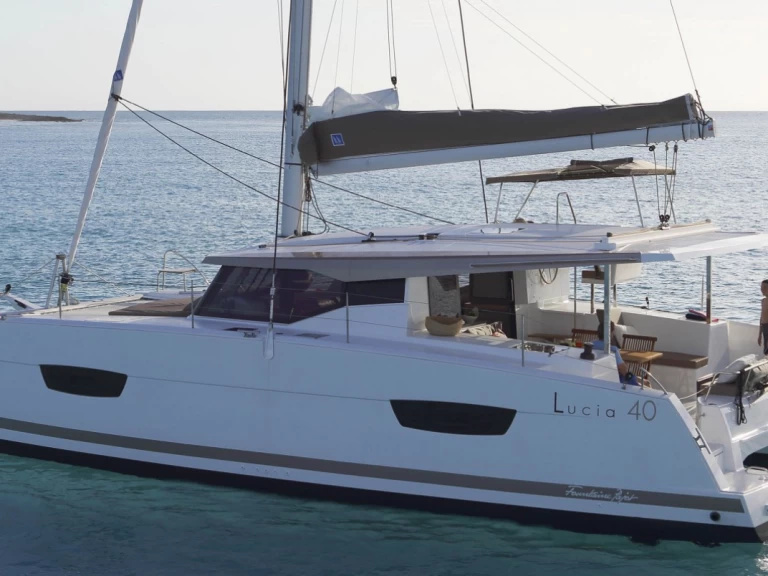 Alquiler de embarcaciones Fountaine Pajot Lucia 40 enSaint-Raphaël en Samboat