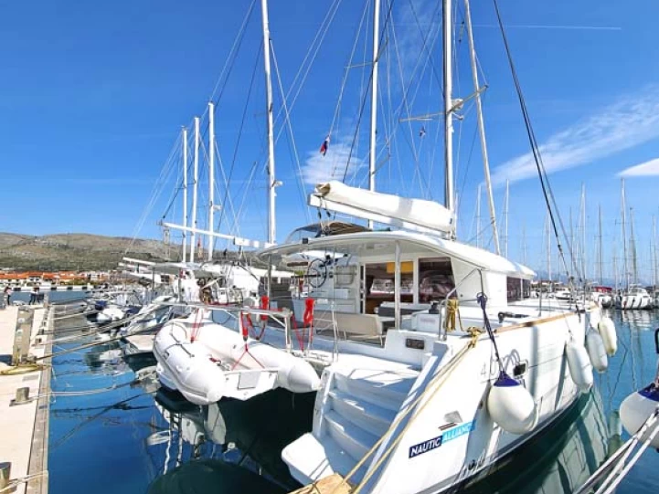 Alquiler de barcos Trogir barato de Lagoon 400 S2