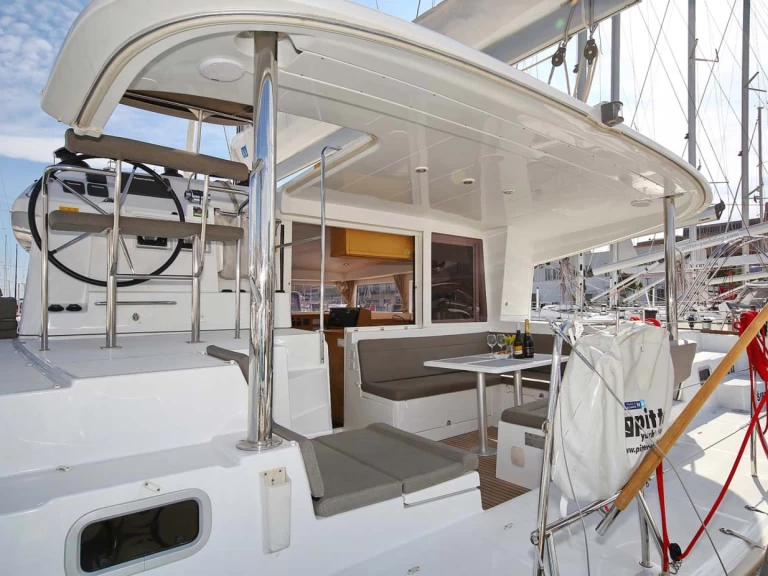 Alquiler de Catamarán, con o sin patrón Lagoon Trogir