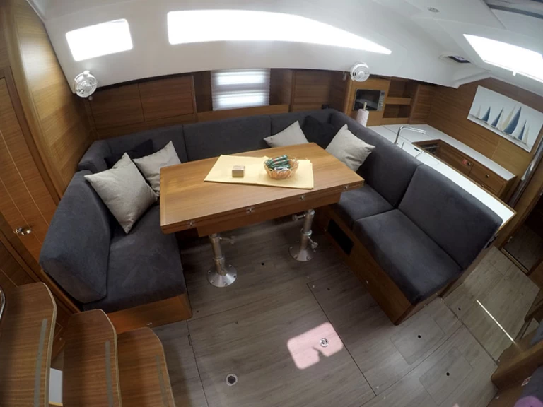 Alquiler de Elan Impression 50.1 en Šibenik