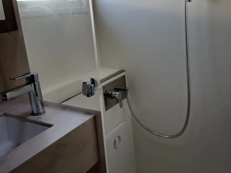 Alquiler de embarcaciones Lagoon Lagoon 46 enLávrio en Samboat