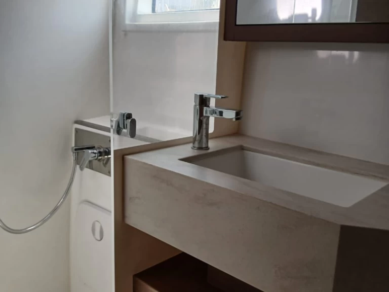 Catamarán para alquilar Lávrio al mejor precio