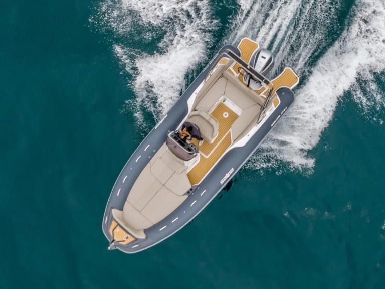 Alquiler de barcos Tkon barato de Salpa Soleil 24.5