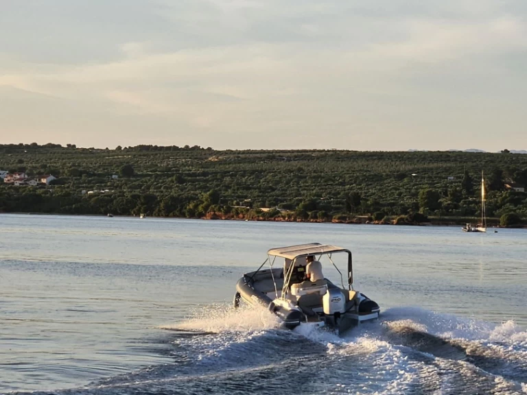 Alquiler Neumática en Tkon - Salpa Salpa Soleil 24.5