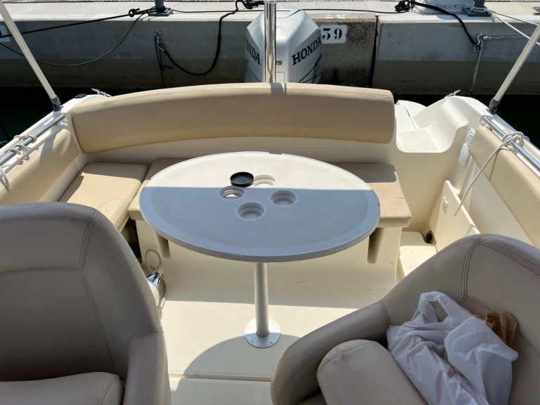 Alquiler de embarcaciones Jeanneau Cap Camarat 7.15 WA enLes Issambres en Samboat