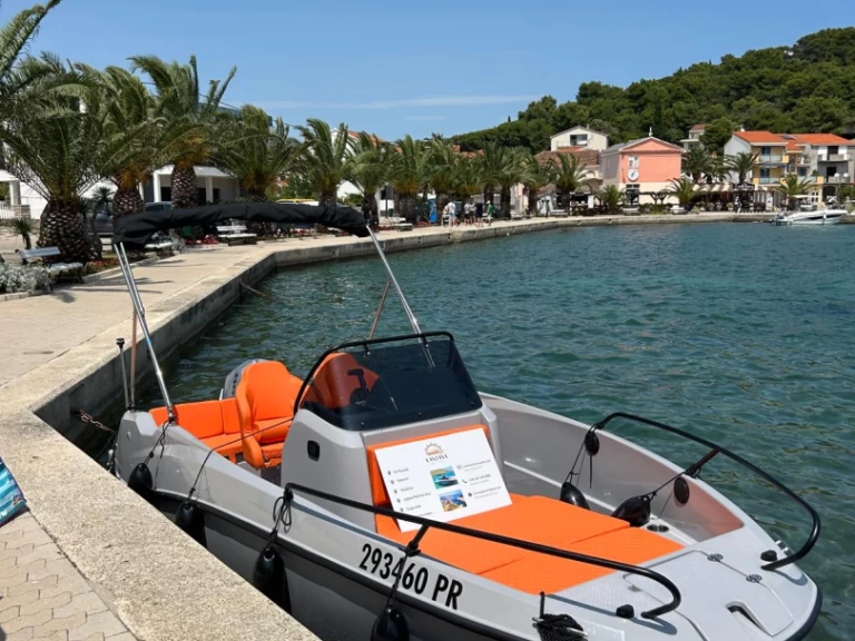 Quicksilver Activ 555 Open de alquiler a Kukljica