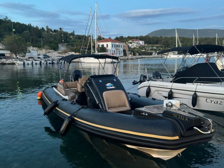 Alquiler de yo boats 8.60 en Nikiána