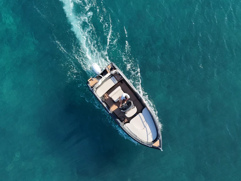 Poseidon Black Edition de alquiler a Firá