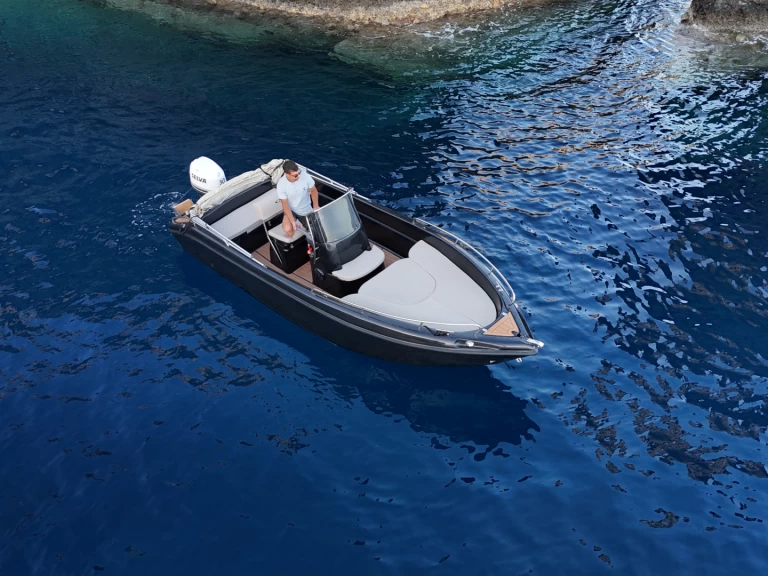 Poseidon Black Edition de alquiler a Firá