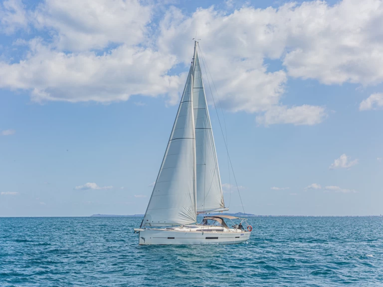 Alquiler de barcos Furnari barato de Dufour 520 Grand Large