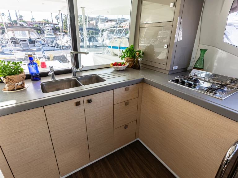 Alquiler de Fountaine Pajot Lucia 40 en Furnari