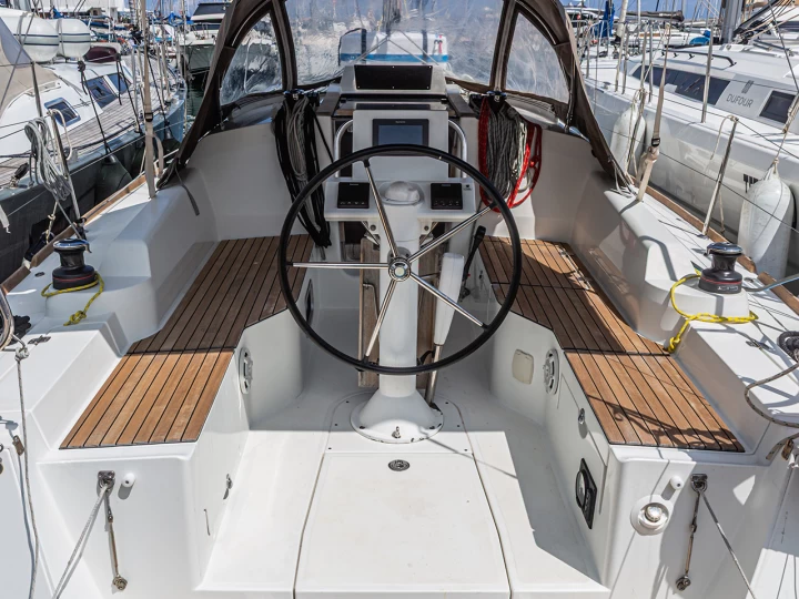 Alquiler Velero Jeanneau con o sin  título de navegación