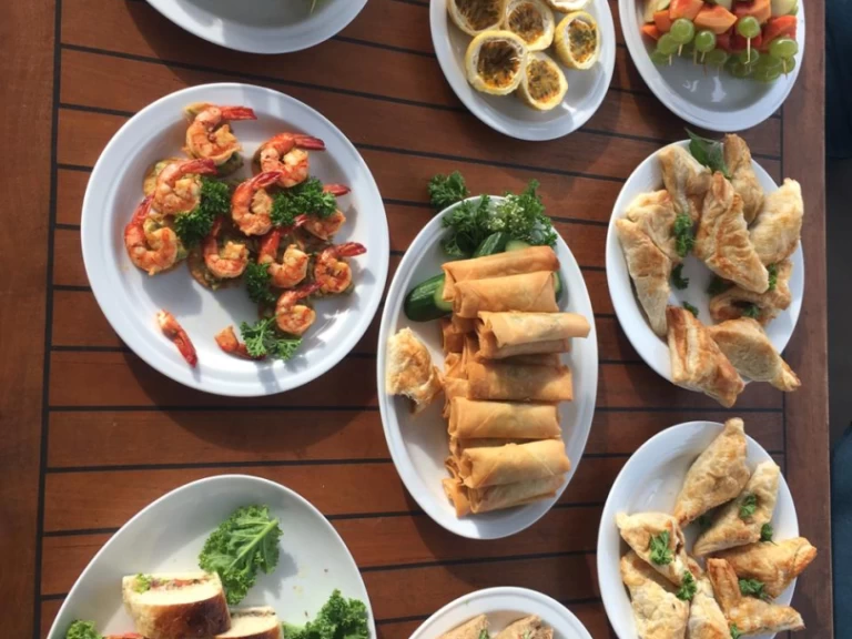 Alquiler de barcos Trincomalee barato de catamaran