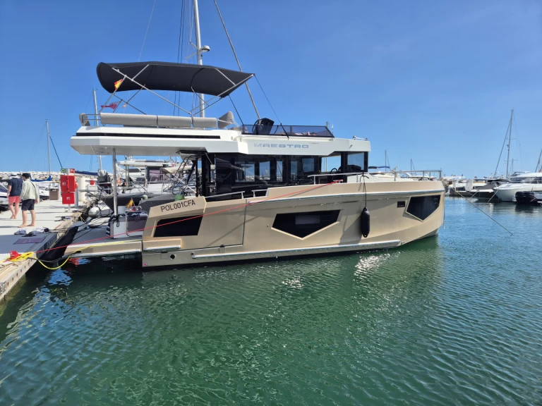 Cobra Maestro 42 de alquiler a Puerto Banús