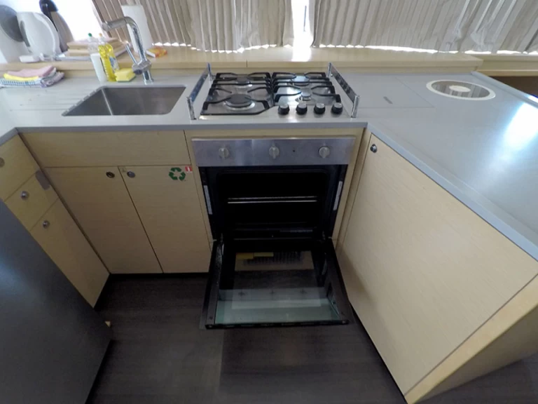 Alquiler de embarcaciones Lagoon Lagoon 52 F enŠibenik en Samboat