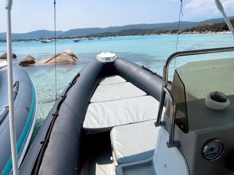 Alquiler Santa Giulia - Joker Boat Coaster 470 en SamBoat