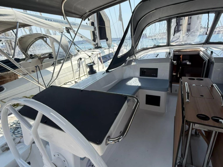 Bavaria Bavaria C46 de alquiler a Lávrio