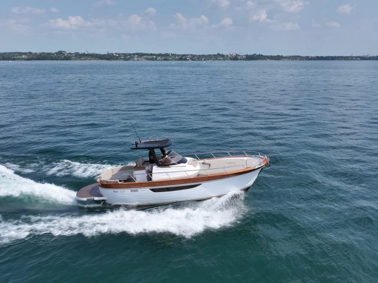 Alquiler Lancha Mimi con o sin  título de navegación