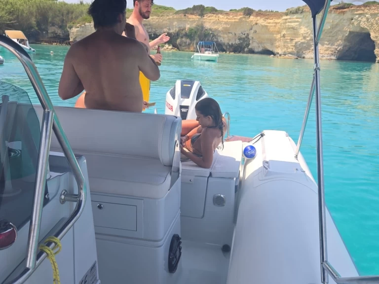 Alquiler Neumática en San Foca - Joker Boat Clubman 24