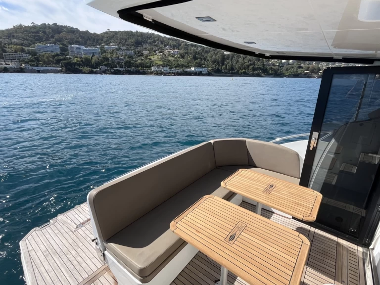 Alquiler de Galeon Galeon 360 Fly en Cannes