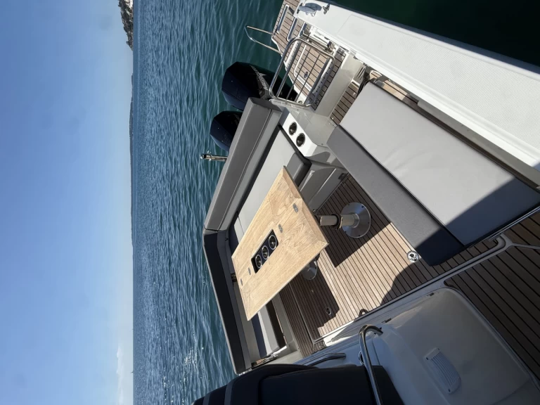 Jeanneau Cap Camarat 9.0 CC de alquiler a Cannes