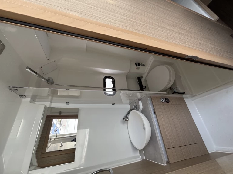 Alquiler de embarcaciones Jeanneau cap camarat 10.5 CC enCannes en Samboat