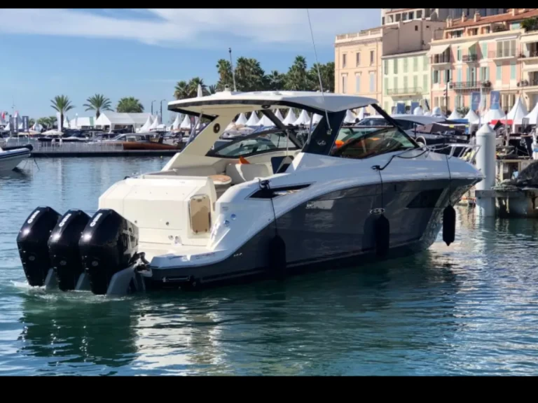 Alquiler de embarcaciones Sea Ray Sea Ray 320 Sundancer enAjaccio en Samboat