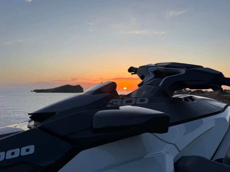Alquiler de embarcaciones Sea-Doo Gtx limited 300 enMarina Ibiza en Samboat