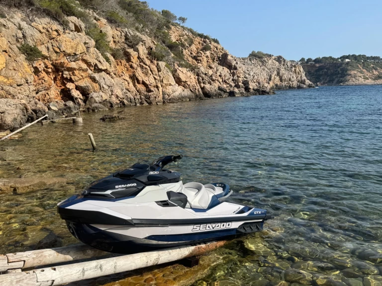 Alquiler de Moto de agua, con o sin patrón Sea-Doo Marina Ibiza