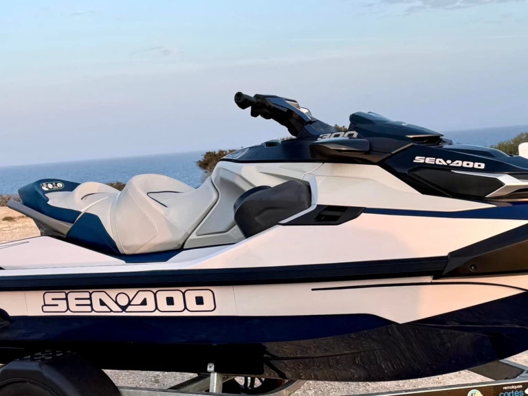 Moto de agua para alquilar Marina Ibiza al mejor precio