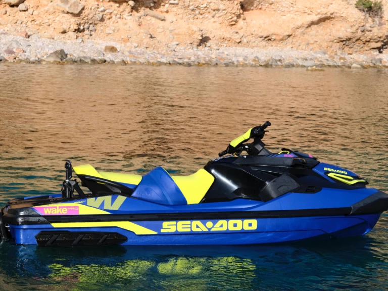 Alquiler de embarcaciones Sea-Doo WAKE PRO 230 enIbiza (Ciudad) en Samboat
