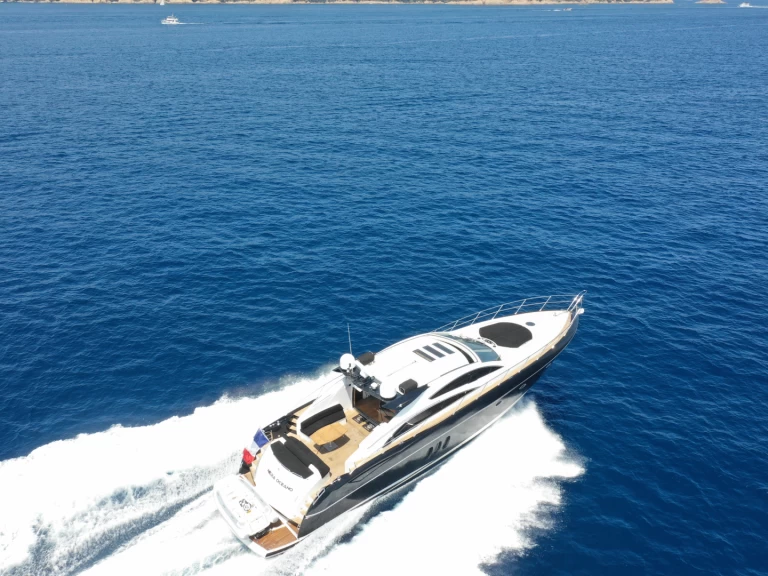 Alquiler de embarcaciones Sunseeker Predator 72 enCannes en Samboat