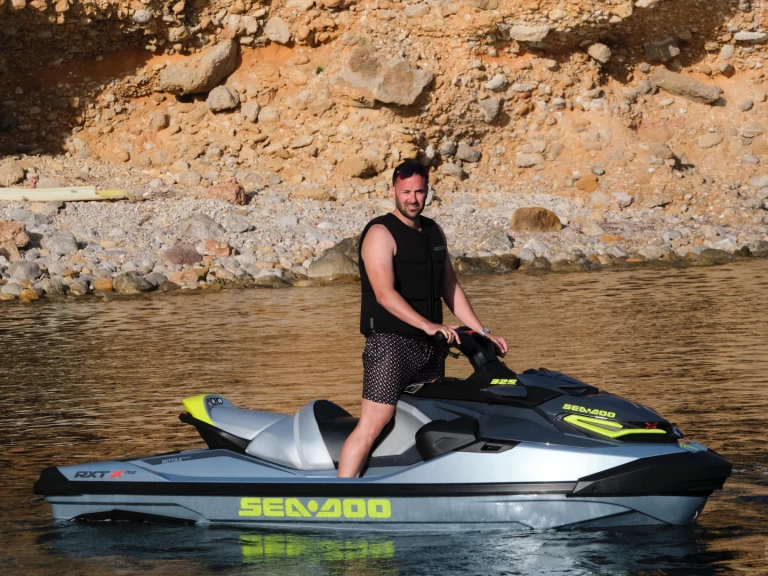 Alquiler de barcos Ibiza (Ciudad) barato de RXT-X 325 cv