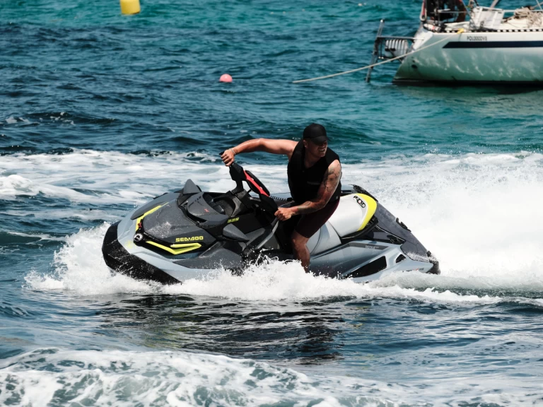 Alquiler Moto de agua en Ibiza (Ciudad) - Sea-Doo RXT-X 325 cv