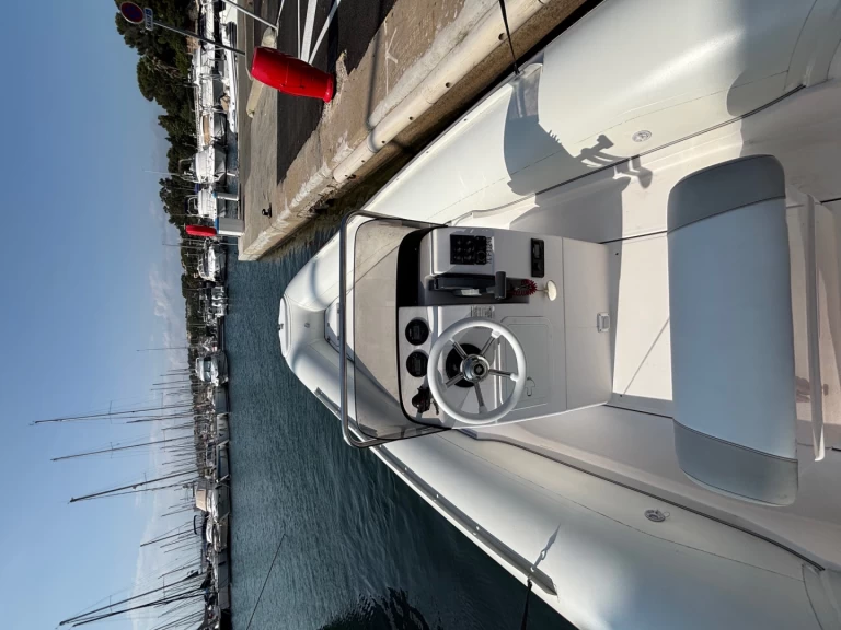 Alquiler de embarcaciones Selva Selva D650 Ds enSaint-Raphaël en Samboat