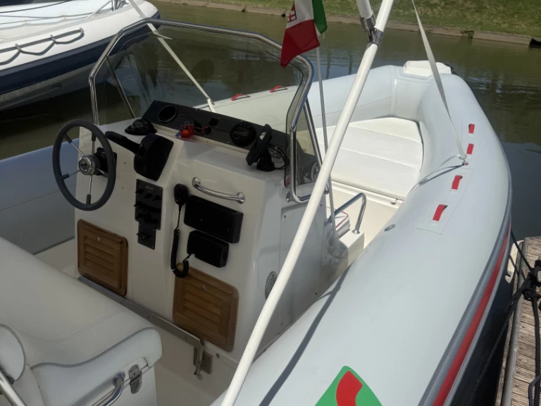 Alquiler Neumática en Porto Badino - Joker Boat Clubman 26