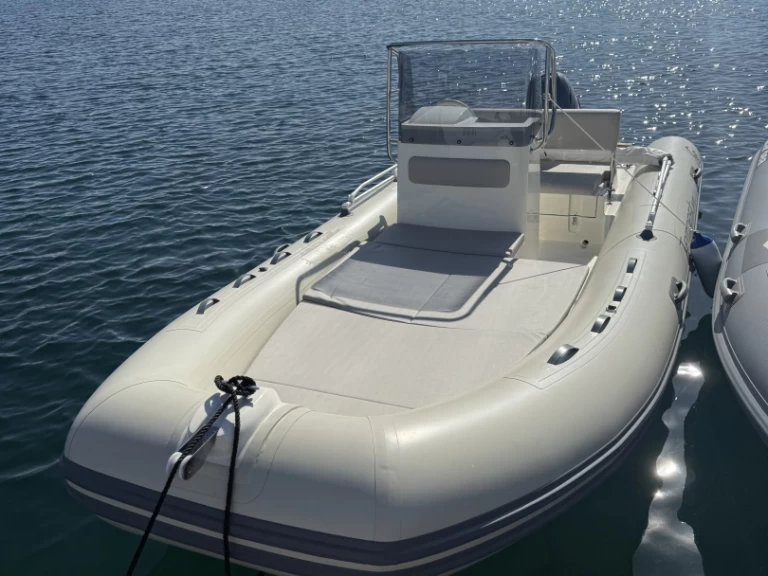 Alquiler Neumática en Palau - Capelli Tempest 530