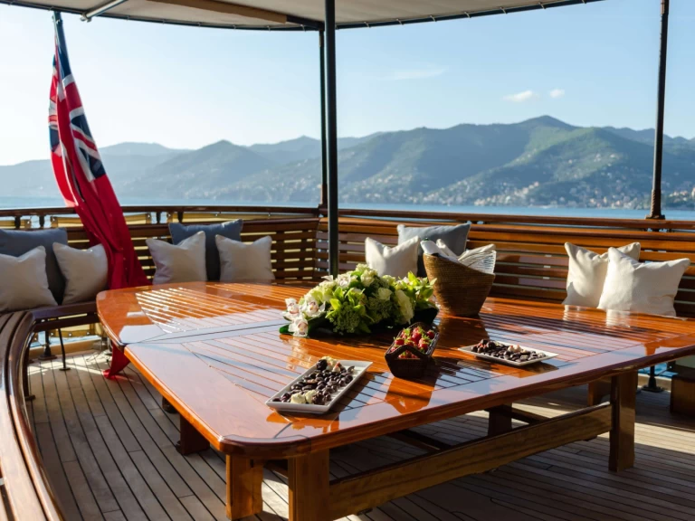 Alquiler de  OVER THE RAINBOW OF LONDON en Cannes