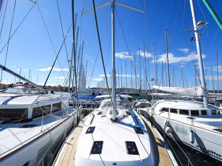 Alquiler de Velero, con o sin patrón Bavaria Trogir