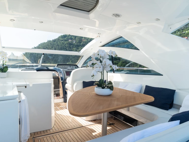 Alquiler de Fairline Targa 47 Gran Turismo en Mandelieu-la-Napoule