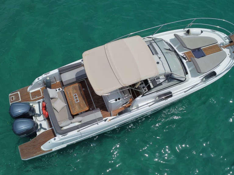 Alquiler de Jeanneau Cap Camarat 10.5 WA en Puerto Portals