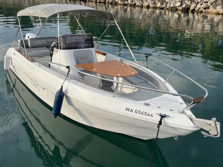 Alquiler de embarcaciones Aquabat Sport line 21 enSix-Fours-les-Plages en Samboat